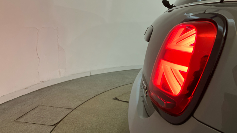 MINI Hatchback 135kW Cooper S Level 3 33kWh 3dr Auto Electric Hatchback